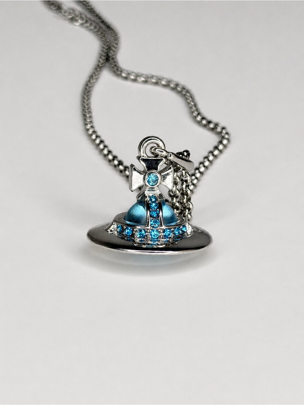 Vivienne Westwood New Tiny Orb Crystal Pendant Necklace Blue Silver-Tone - Picture 2 of 5